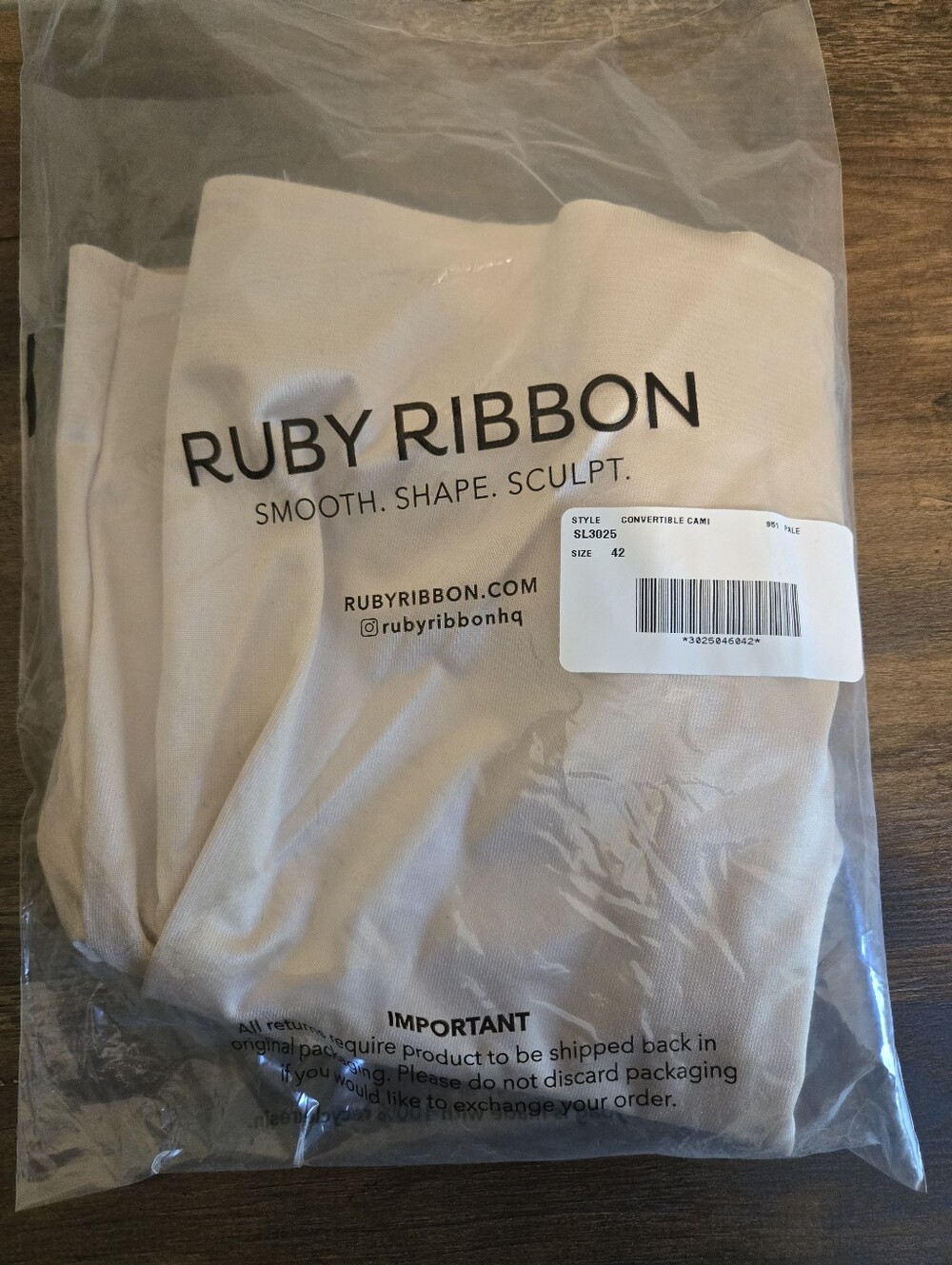 Ruby Ribbon Seamless Pale Strapless Convertible Cami (with Straps) Sz 42 NWT - Picture 5 of 6